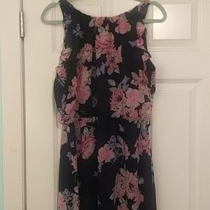 Long sleeveless flower dress
